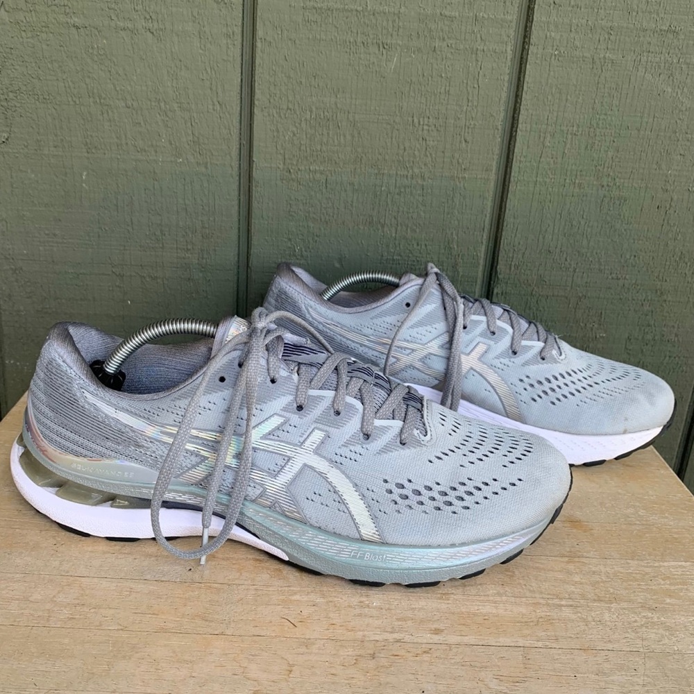 Asics​ Gel Kayano 28 Running Trainers Shoes Silver & White Platinum Mens Size 11 - Picture 3 of 12